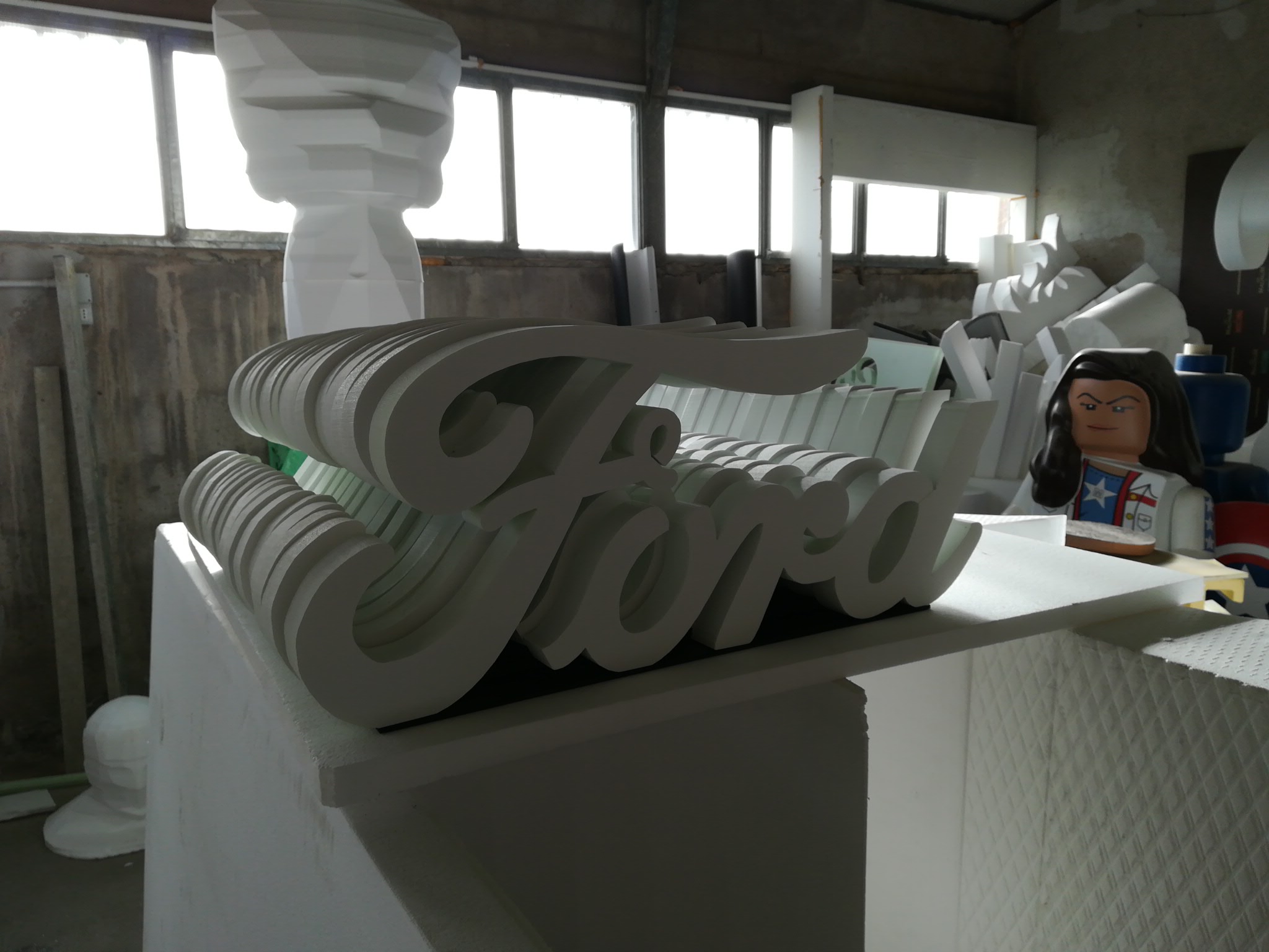 produzione logo “FORD”