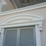 Rivestimento del profilo architettonico decorativo ornamentale su manufatti