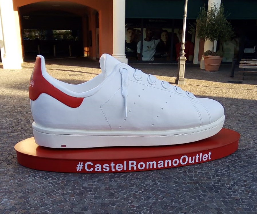 Mockup Scarpa da ginnastica Castel Romano Outlet